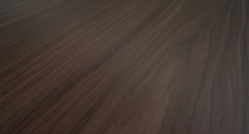 Classic Walnut — Surface detail