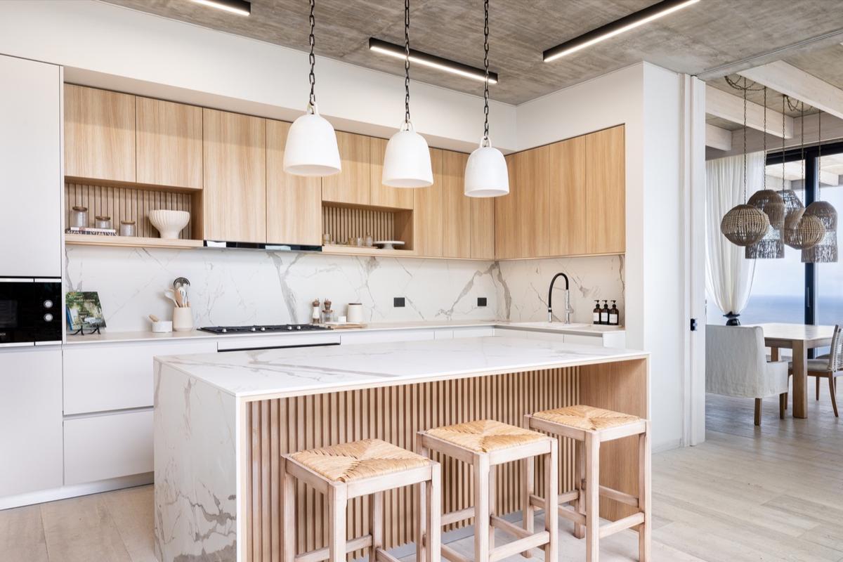 Kitchen in StyleLite Shell TruMatte and TruNatur Natural Oak