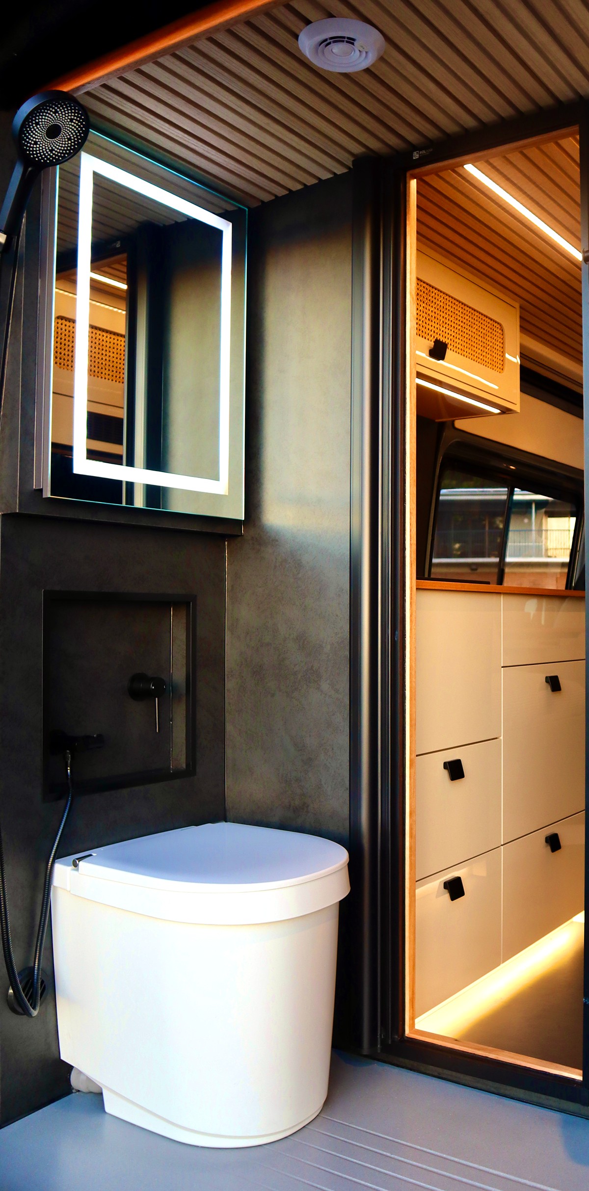 Van-Go-Caravans---Photo-03.jpg