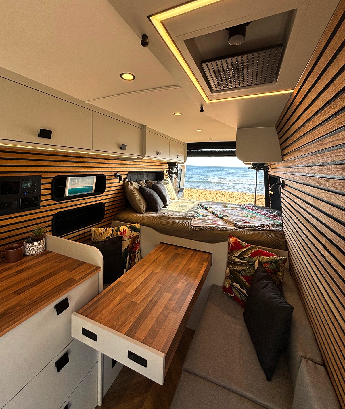 Van-Go-Caravans---Photo-06.jpg