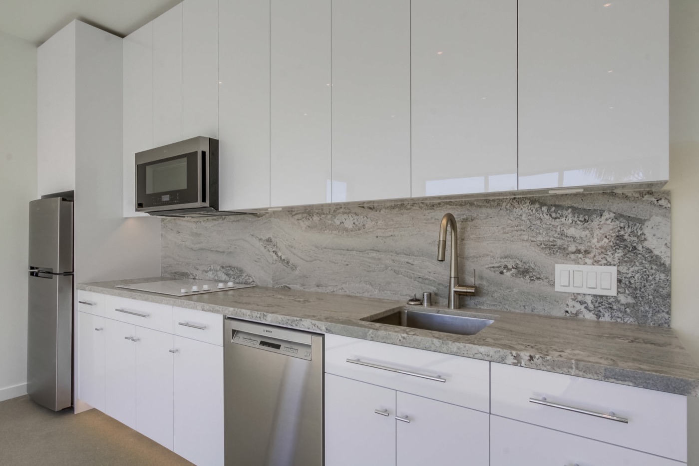 StyleLite Arctic TruGloss white kitchen overhead cabinets with a marble-look splashback